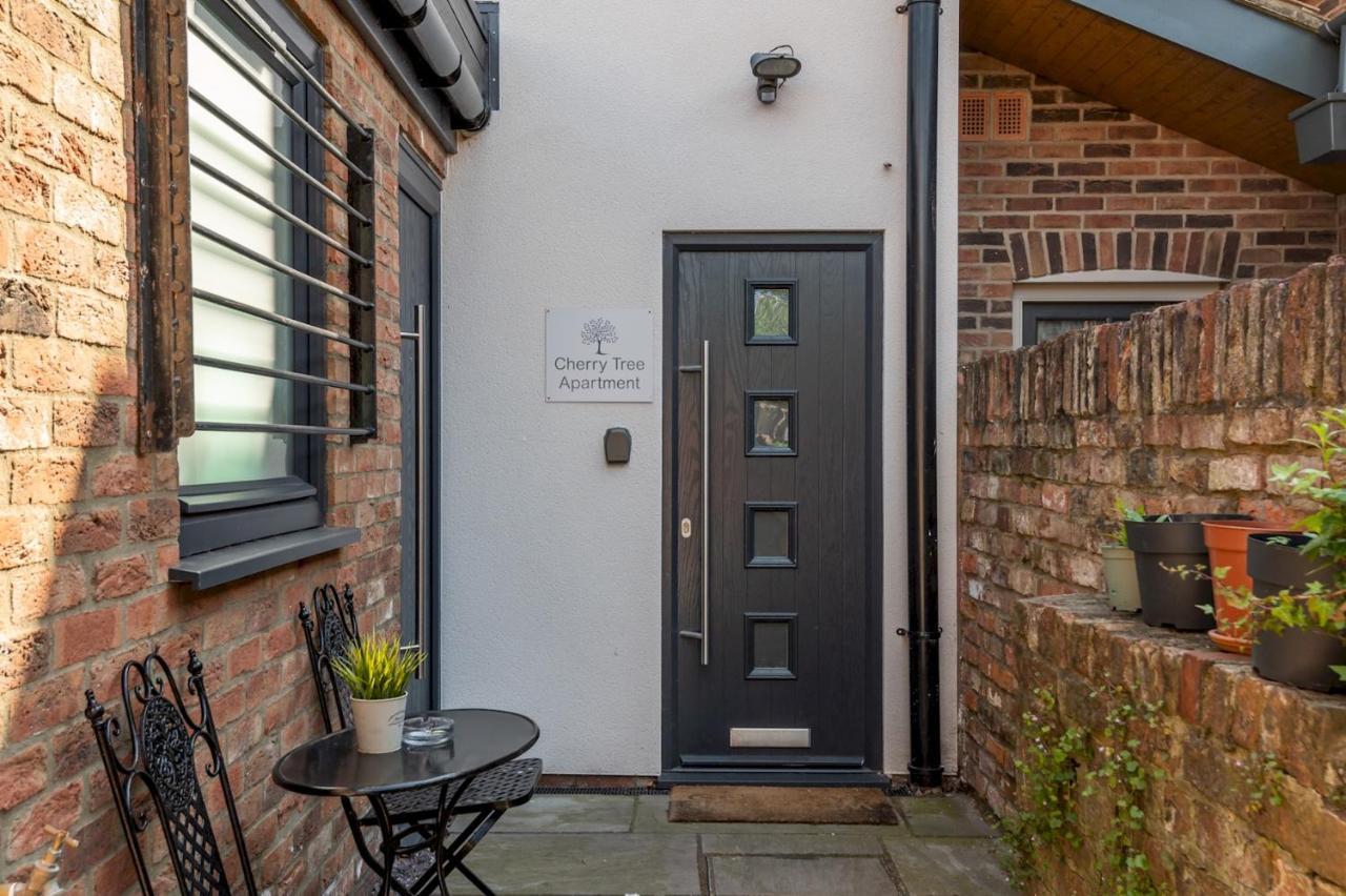 Modern Duplex Apt With 75 Inch Tv I Pass The Keys York Buitenkant foto