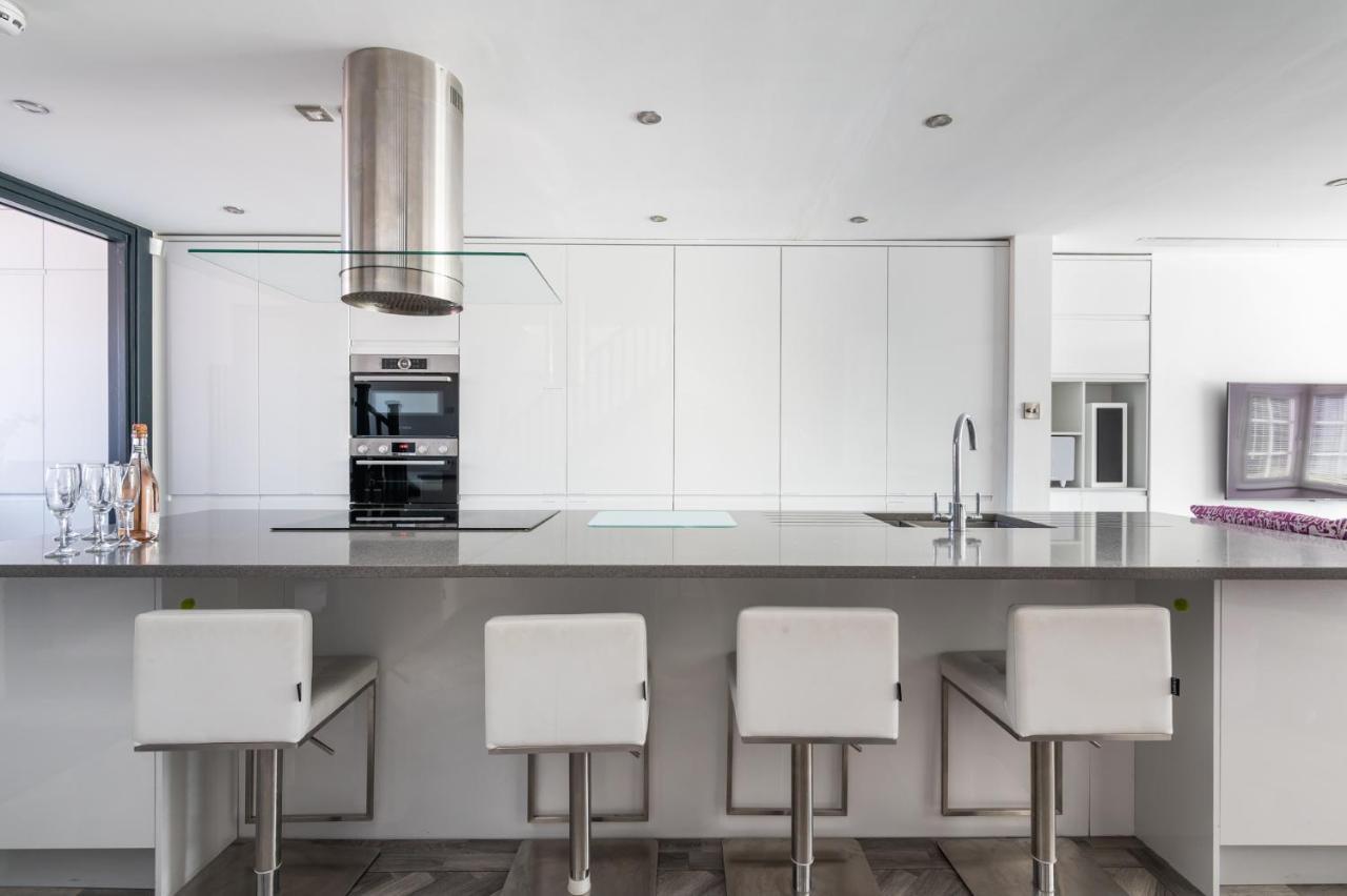 Modern Duplex Apt With 75 Inch Tv I Pass The Keys York Buitenkant foto