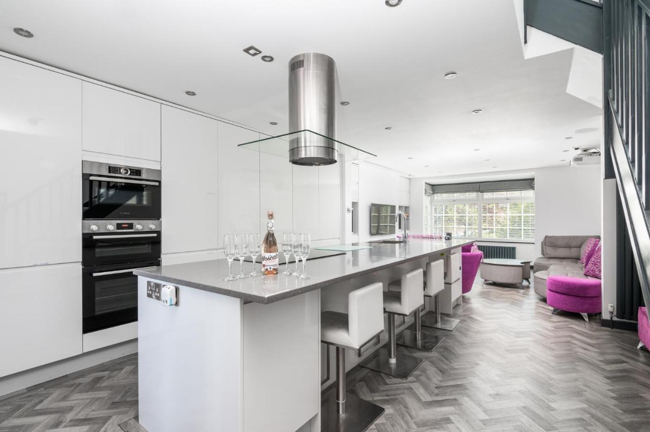 Modern Duplex Apt With 75 Inch Tv I Pass The Keys York Buitenkant foto