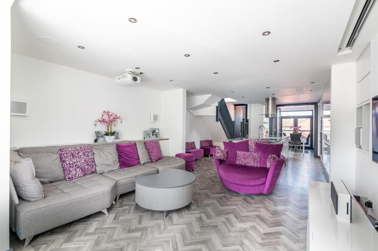 Modern Duplex Apt With 75 Inch Tv I Pass The Keys York Buitenkant foto