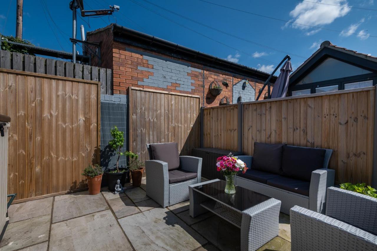 Modern Duplex Apt With 75 Inch Tv I Pass The Keys York Buitenkant foto